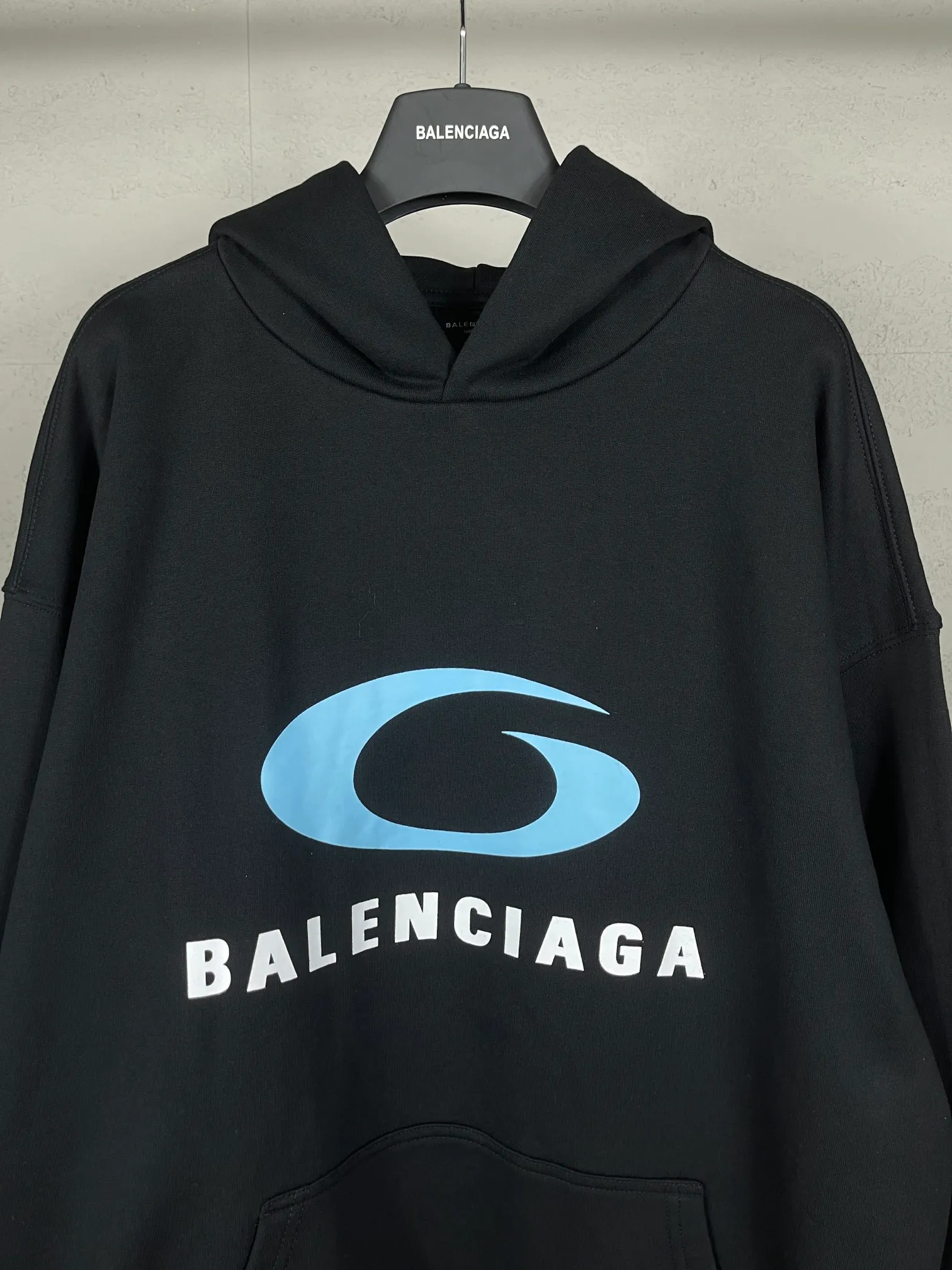 【 . Quality】BALENCI*GA/ .SS 24 New Arrival，LOOP SPORTS ICON . . Authentic ， ！ ZP 。 460 ， . ， ，。 。 . ， 。 OS . Same Style ：BL 238901 ：Black Size：XS S M L